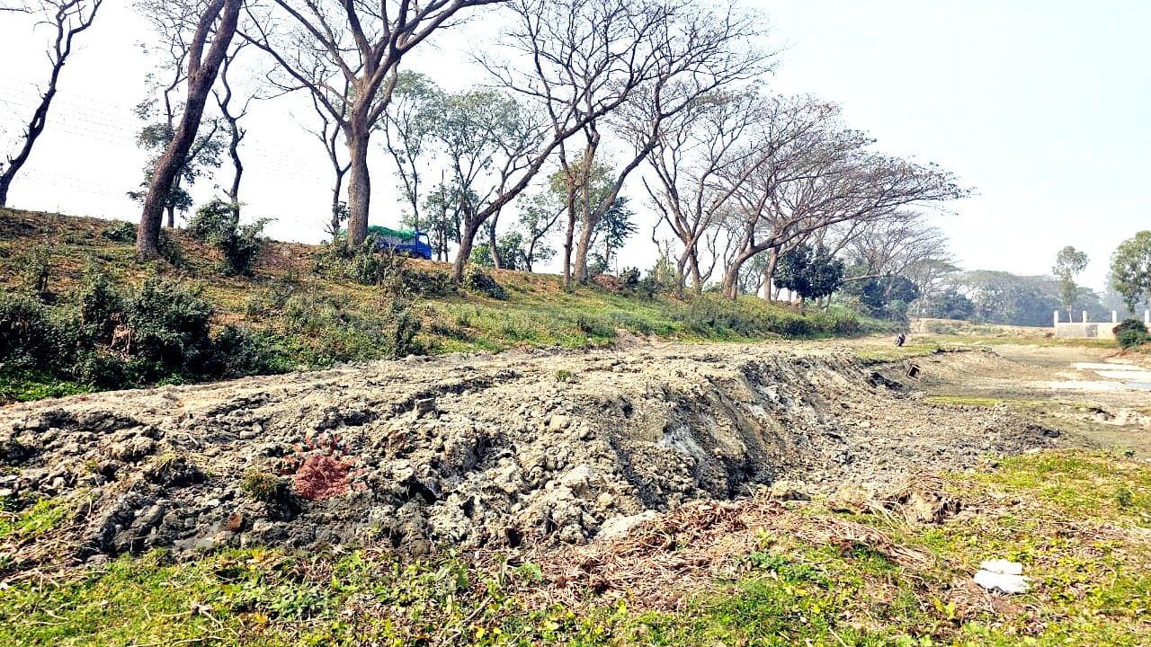 সংবাদের পর বন্ধ হলো অবৈধ মাটি উত্তোলন