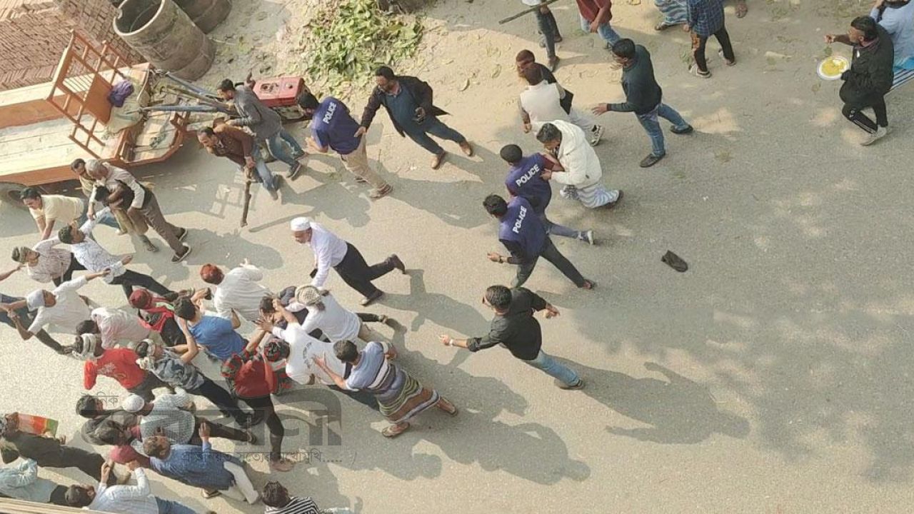 মুন্সীগঞ্জে বিএনপির দুই গ্রুপের দফায় দফায় সংঘর্ষ, আহত বেশ কয়েকজন