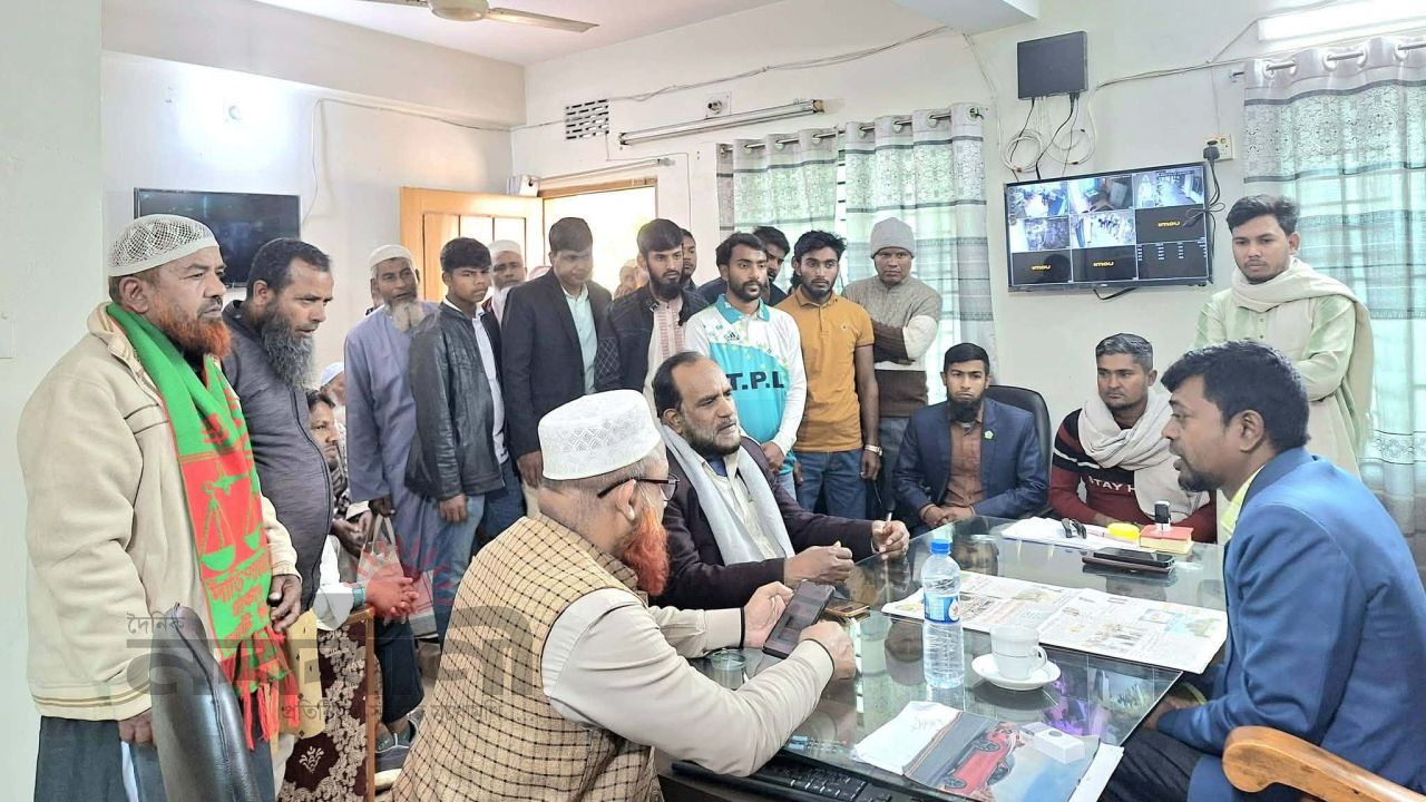 বগুড়ায় দাঁড়িপাল্লা প্রতীকের নির্বাচনী সরঞ্জাম পুড়িয়ে ফেলার অভিযোগ, নির্বাচন অফিসে লিখিত আপত্তি