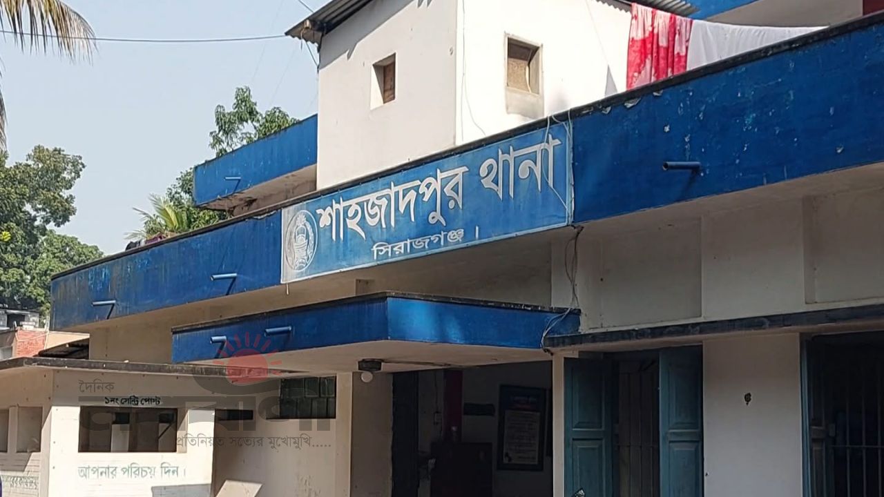 সাংবাদিককে গাড়ি চাপা দিয়ে হত্যার চেষ্টা, থানায় অভিযোগ