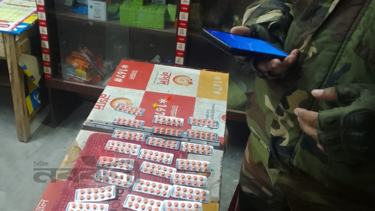 বদলগাছিতে যৌথ বাহিনীর চেকপোস্টে ৮০০ পিস ট্যাপেন্টাডলসহ দুই মাদক কারবারি গ্রেপ্তার