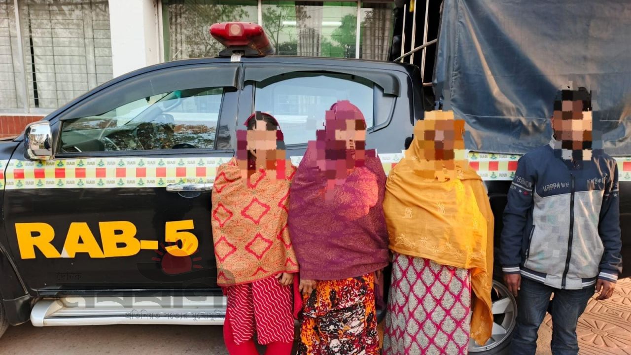 চাঁপাইনবাবগঞ্জে হত্যাকাণ্ড: ২ ঘণ্টার মধ্যে ৪ আসামি গ্রেফতার