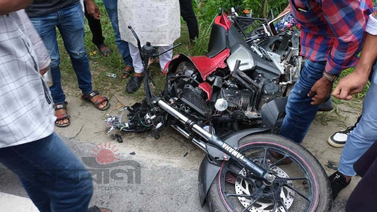 বগুড়ায় ট্রাক ও মোটরসাইকেল মুখোমুখি সংঘর্ষে দুই স্কুলছাত্র নিহত 