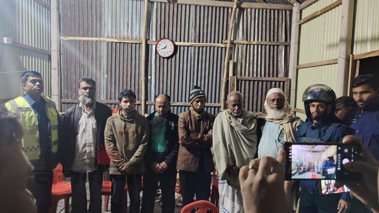 ভালুকায় ভোট কেনার সময় আটক ৭