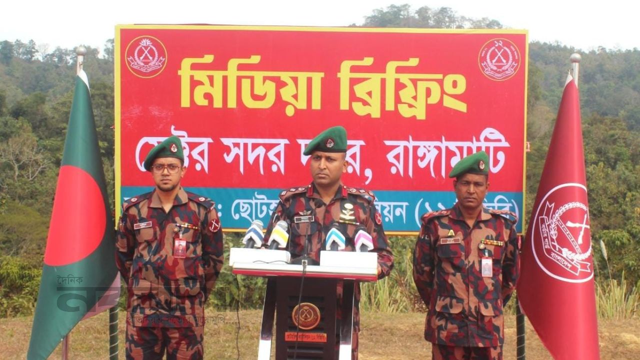 ত্রয়োদশ সংসদ নির্বাচন উপলক্ষে হরিনা ১২ বিজিবির প্রেস ব্রিফিং