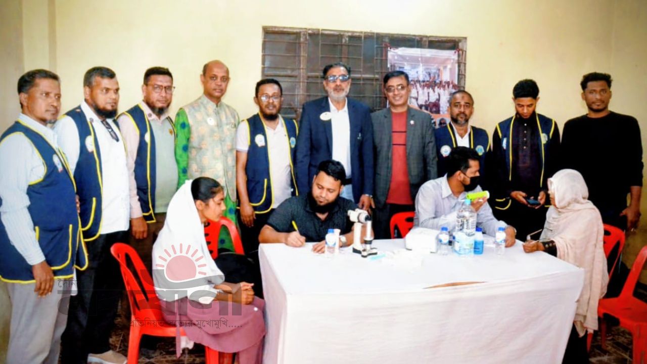 আনোয়ারার বরুমছড়ায় বিনামূল্যে চক্ষু চিকিৎসা সেবা