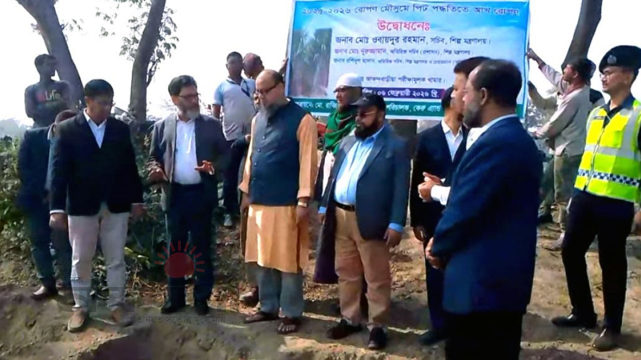 কেরু চিনিকলে আখ রোপণের নতুন মৌসুমের উদ্বোধন করলেন শিল্প সচিব ওবাইদুর রহমান