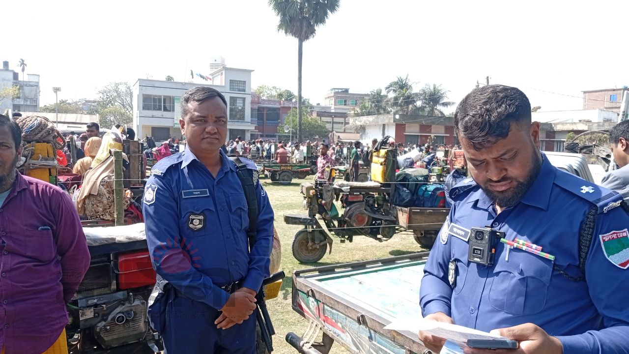 হরিণাকুণ্ডু উপজেলার ভোটকেন্দ্রে পাঠানো হলো নির্বাচনী সরঞ্জাম