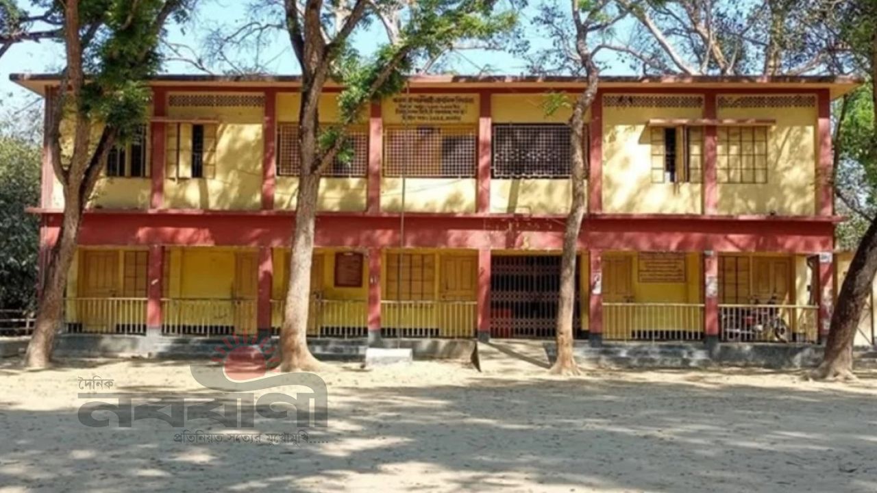 পাবনায় জামায়াতের এজেন্টকে কেন্দ্রে প্রবেশে বাধা, উত্তেজনাকর পরিস্থিতি