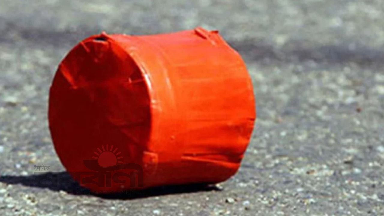 মুন্সীগঞ্জে ভোটকেন্দ্রের বাইরে ককটেল বিস্ফোরণ