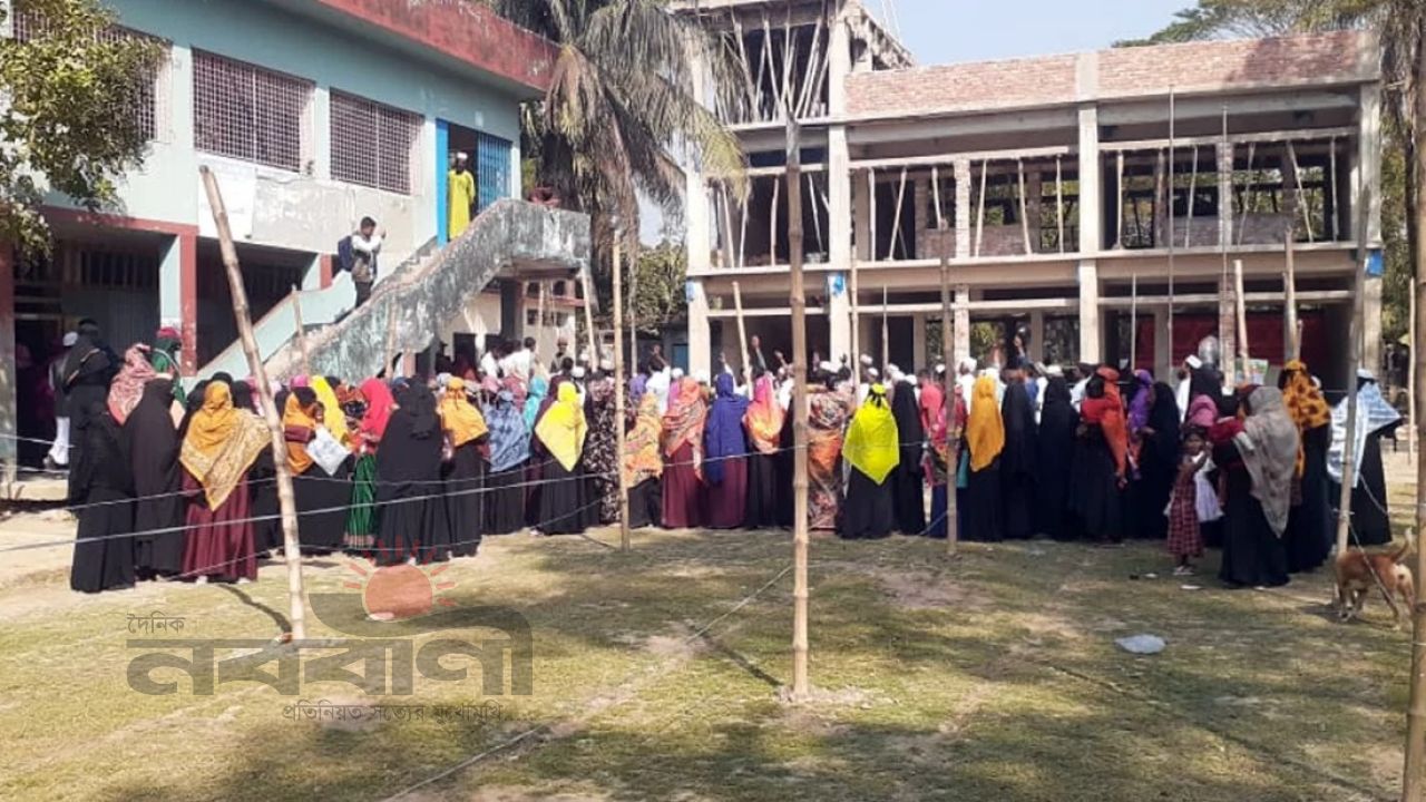 পটুয়াখালীতে জাল ভোট ও গোপন কক্ষে ছবি তোলার অভিযোগে ৩ জন আটক