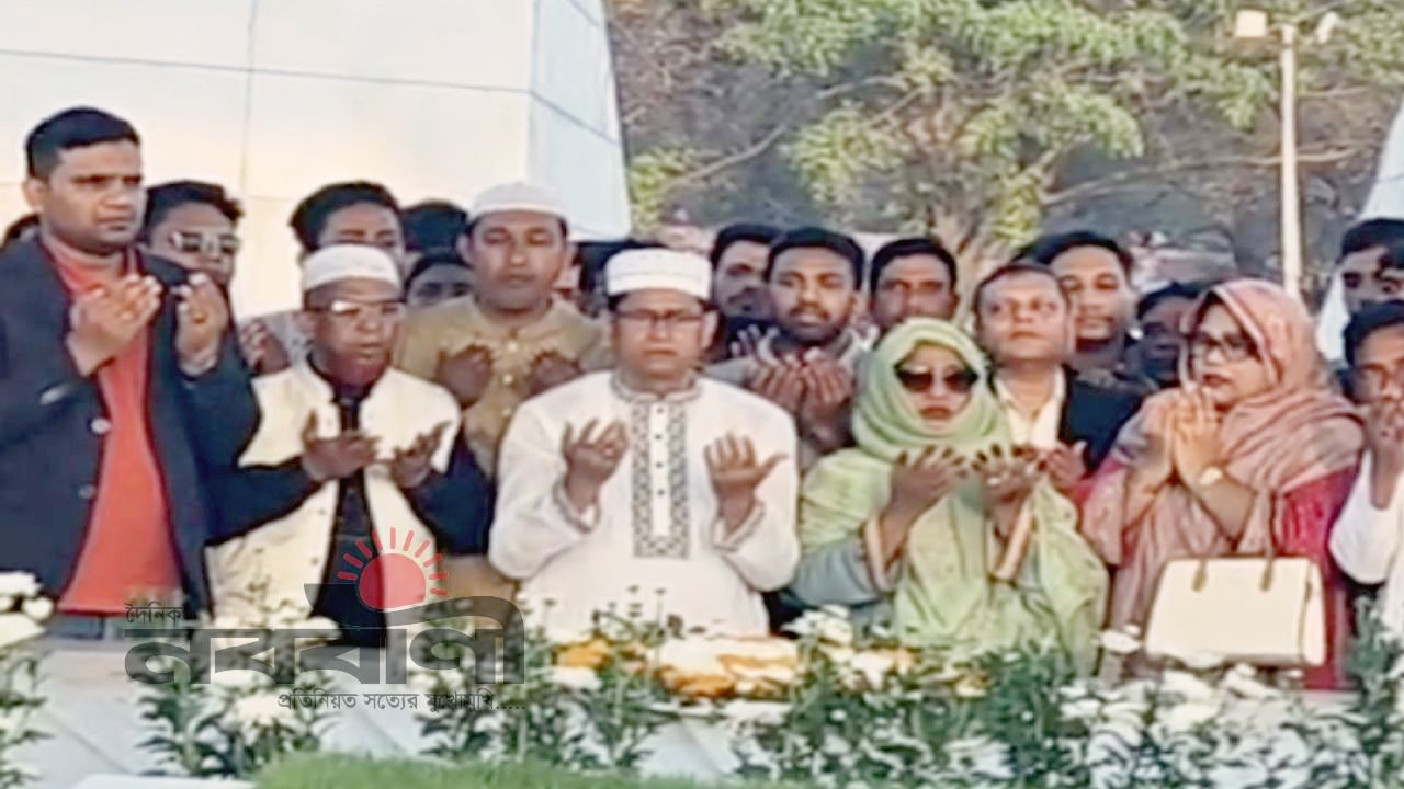 শহীদ জিয়াউর রহমান ও বেগম খালেদা জিয়ার কবর জিয়ারত করলেন নওগাঁ-৪ এর এমপি ডা. টিপু