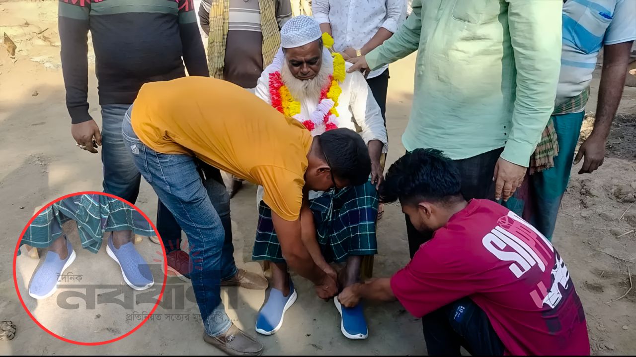 ১৭ বছর পর পায়ে জুতা পরলেন সুরুজ পাঠান