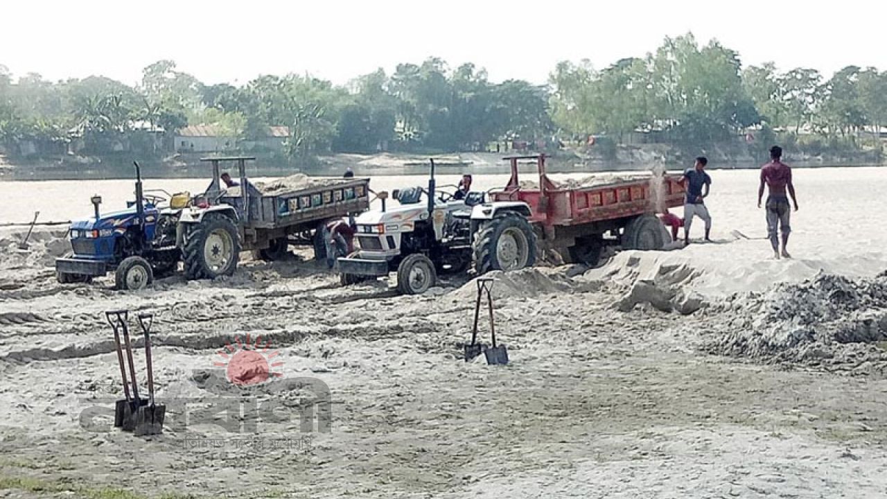 উজিরপুরে অবৈধ বালু উত্তোলনের অভিযোগ
