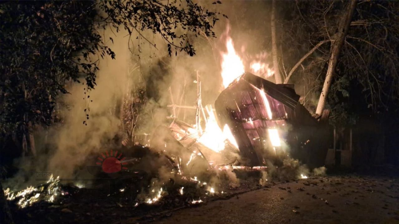 দুমকিতে বিধবার বসতঘর পুড়ে ছাই: নিঃস্ব শেফালী বেগম