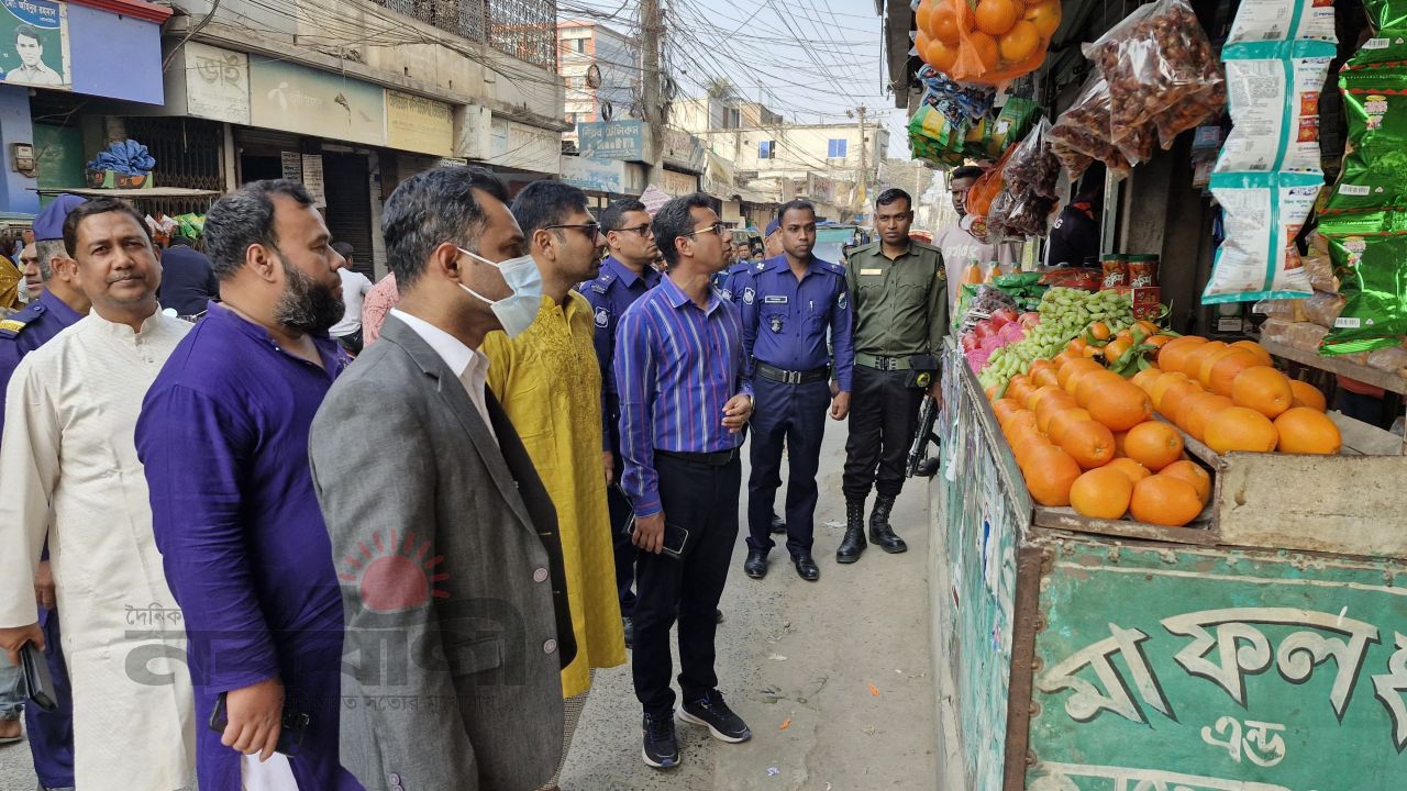 শিবগঞ্জ বাজারে যৌথ মনিটরিং অভিযান