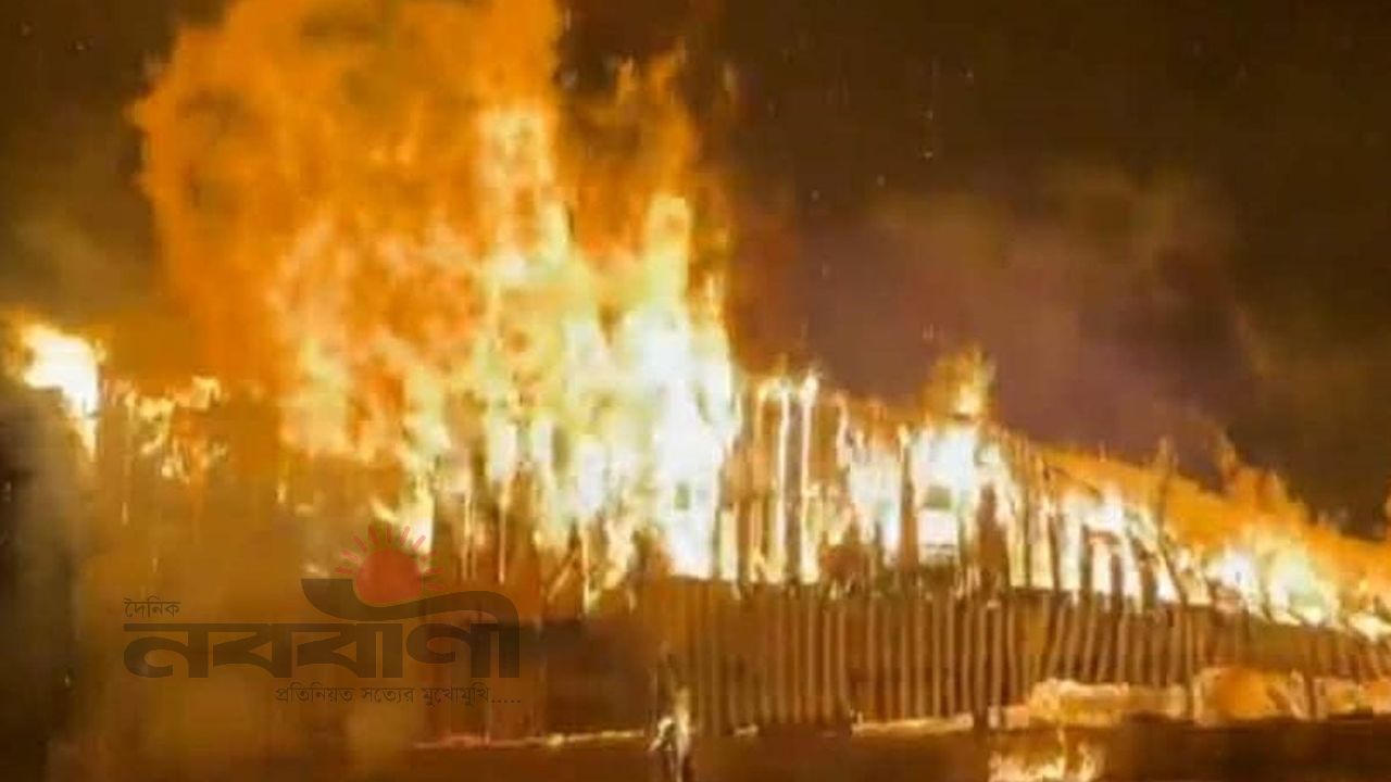 কুষ্টিয়ার কুমারখালীতে গভীর রাতে ভয়াবহ অগ্নিকাণ্ডে তিনটি দোকান পুড়ে ছাই