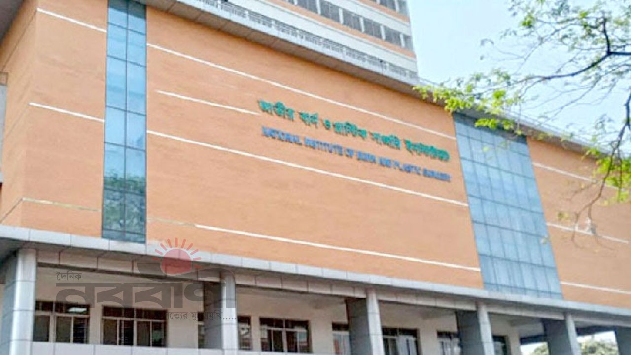 কুমিল্লার দাউদকান্দিতে গ্যাস সিলিন্ডার বিস্ফোরণ, একই পরিবারের চারজন দগ্ধ — দুইজনের অবস্থা আশঙ্কাজনক