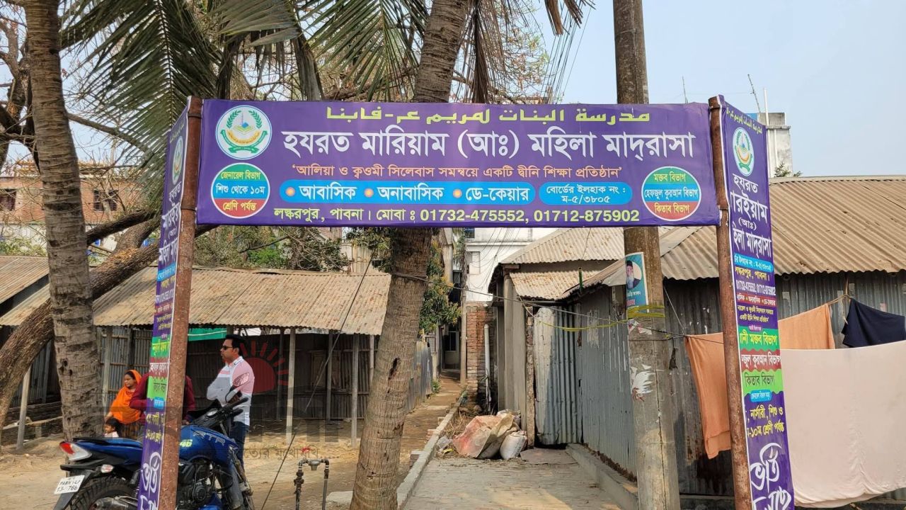 পাবনায় মাদ্রাসা ছাত্রী সুমাইয়ার রহস্যজনক মৃত্যু, পরিবারের অভিযোগ হত্যাকে আত্মহত্যা বলে চালানোর চেষ্টা