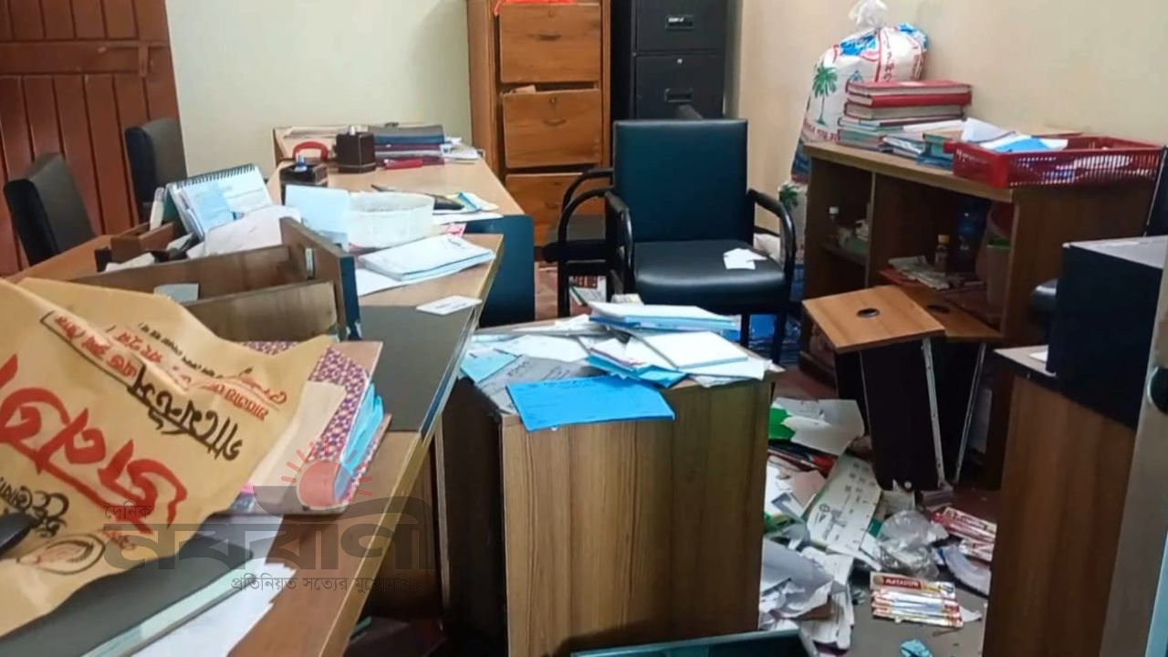 ফুলবাড়ীতে বিএনপি নেতার ফ্লাওয়ার মিলে দুর্ধর্ষ হামলা: ২০ লক্ষ টাকার ক্ষতির অভিযোগ