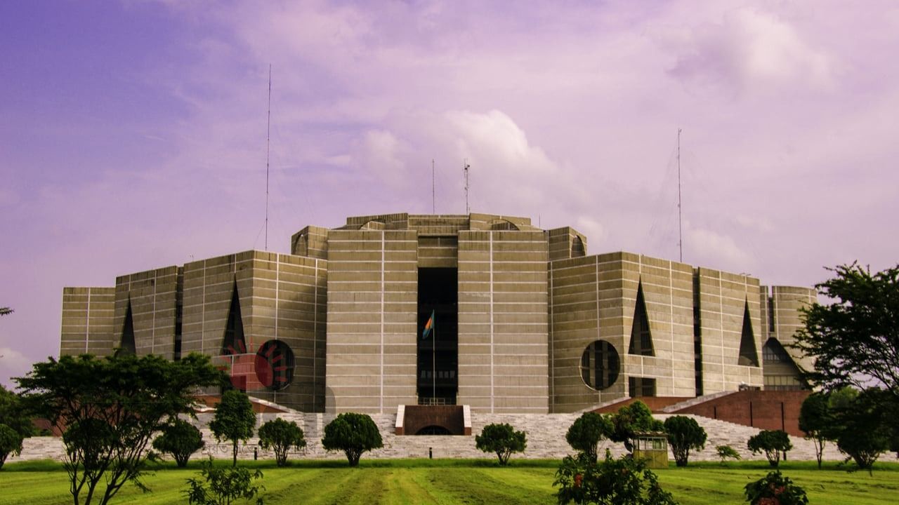 ধ্বংসস্তূপ থেকে সমৃদ্ধ বাংলাদেশ গড়ার প্রত্যাশায় নতুন সরকার