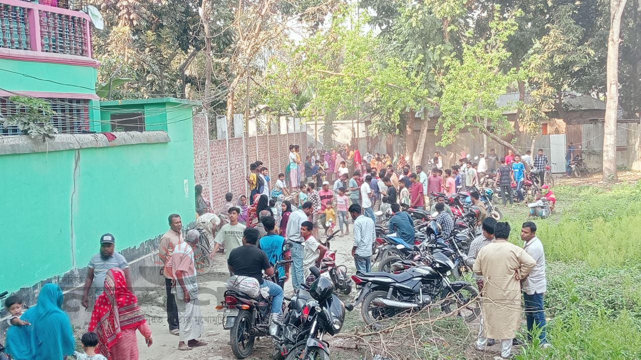 গোবিন্দগঞ্জে হাত-পা বাঁধা অবস্থায় স্কুল শিক্ষিকার মরদেহ উদ্ধার, এলাকায় চাঞ্চল্য