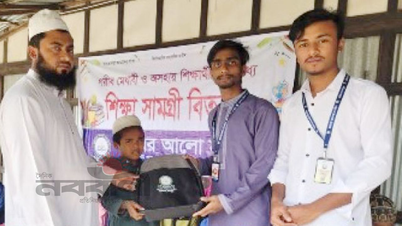 হাইমচরে মাদ্রাসা শিক্ষার্থীদের মাঝে স্কুল ব্যাগ বিতরণ