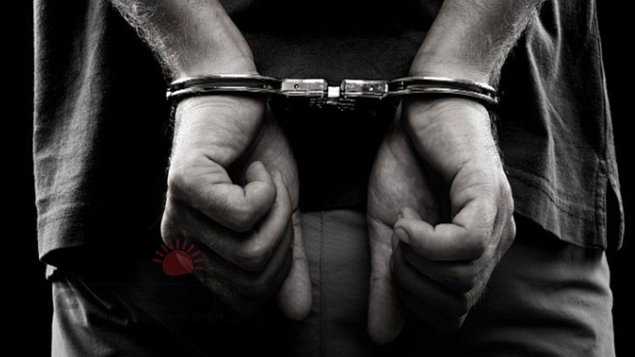 বগুড়ায় বাস তল্লাশিতে ২০ বোতল কোডিনযুক্ত ফেনসিডিলসহ যুবক গ্রেফতার