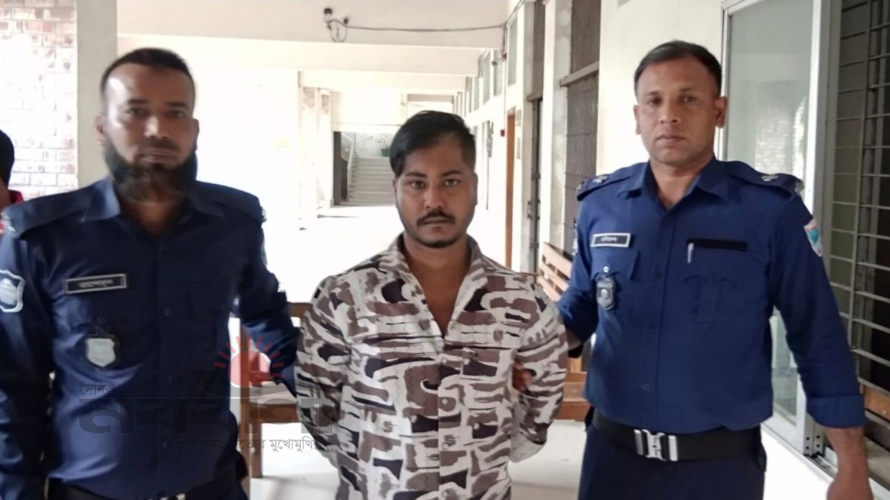 যশোরে ‘তান বাহিনী’ প্রধান তানভীর আটক, উদ্ধার বার্মিজ চাকু ও মোটরসাইকেল