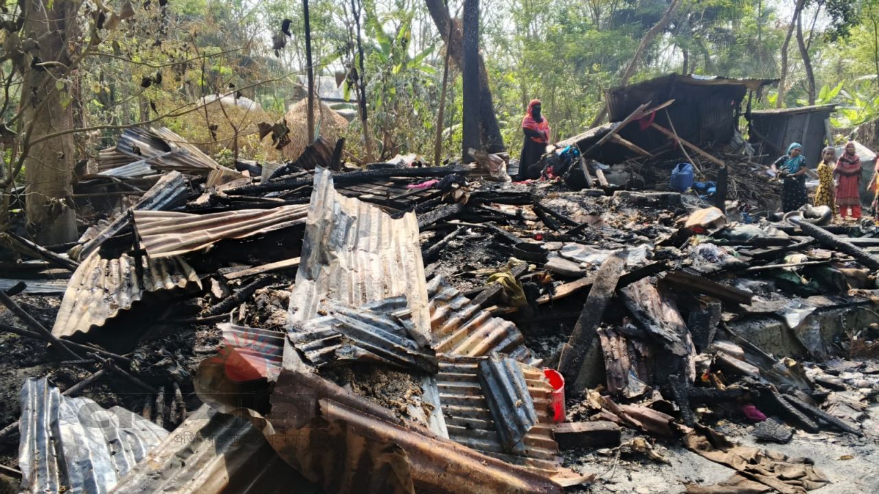 তালতলীতে পৃথক স্থানে অগ্নিকাণ্ড: বসতঘর, দোকান ভস্মীভূত ক্ষতি প্রায় ১০ লাখ টাকা