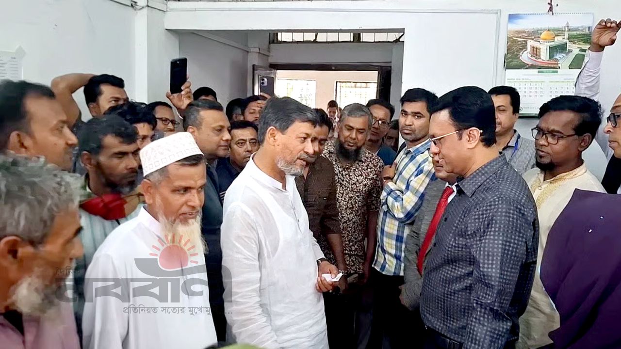 রোগী সেজে হাসপাতালে হাজির সাংসদ, উপস্থিতি ও সেবার মানে কঠোর নজরদারি