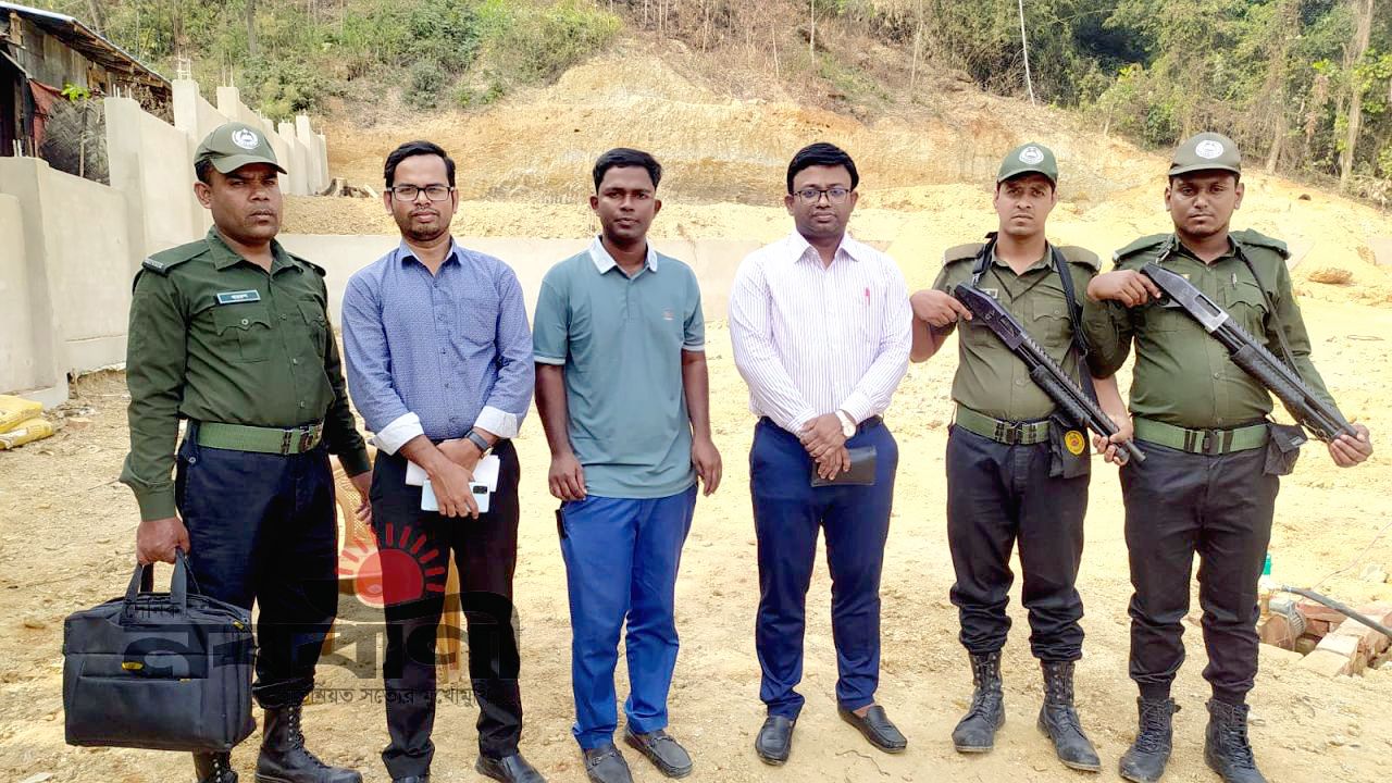 সাতকানিয়ায় পাহাড় কাটার অপরাধে ২ লক্ষ টাকা জরিমানা 