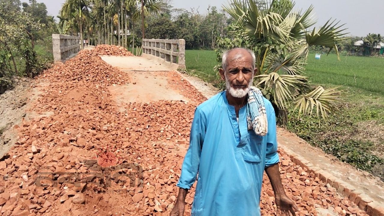 হাইমচরের আমতলী নতুন বাজার সড়ক সংস্কারে অনিয়মের অভিযোগ