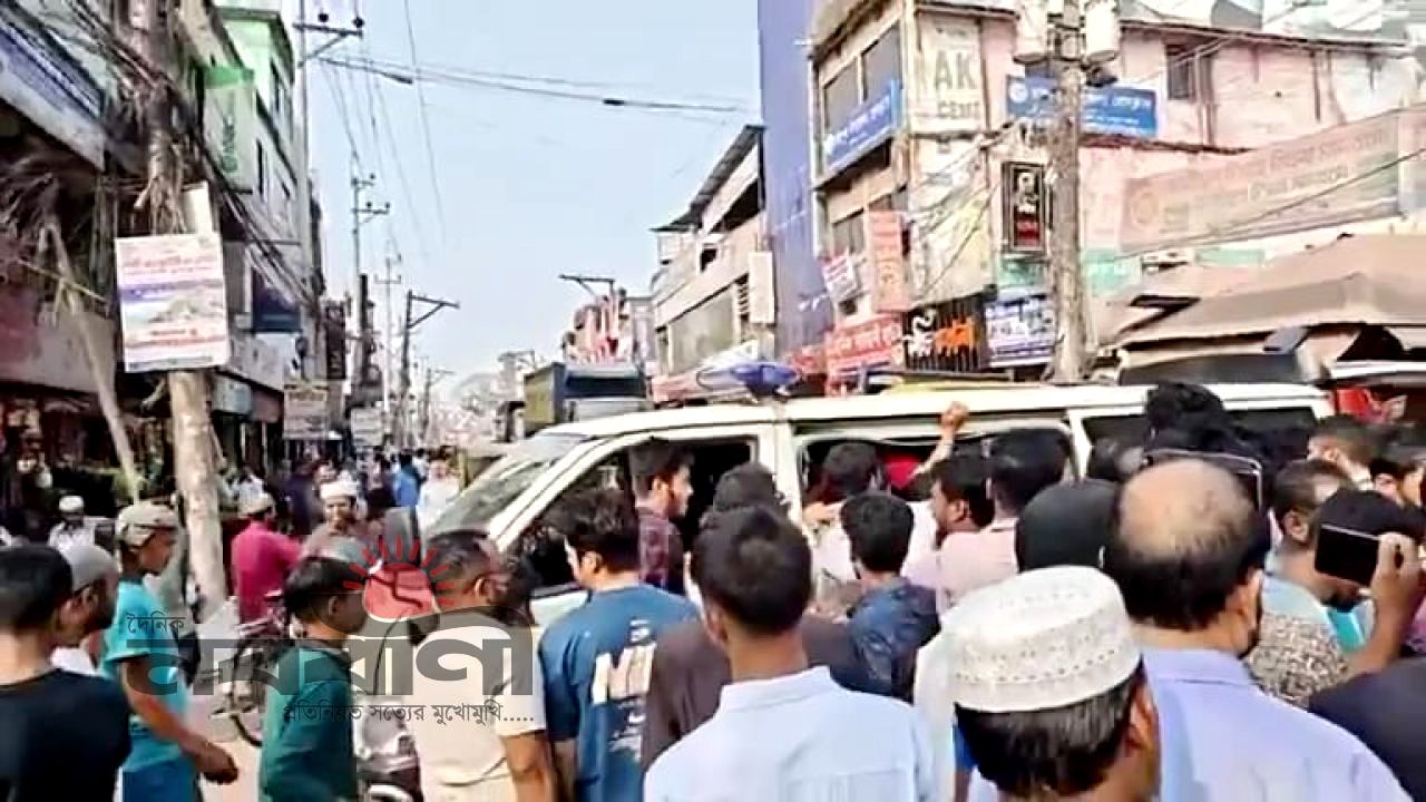 রিকশা চালকের ঘুষিতে যুবদল নেতা নিহত, সড়ক অবরোধ