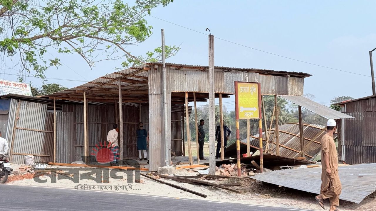 ফরিদপুরে নগরকান্দায় মহাসড়কের সরকারি জমিতে অবৈধ দোকান উচ্ছেদ