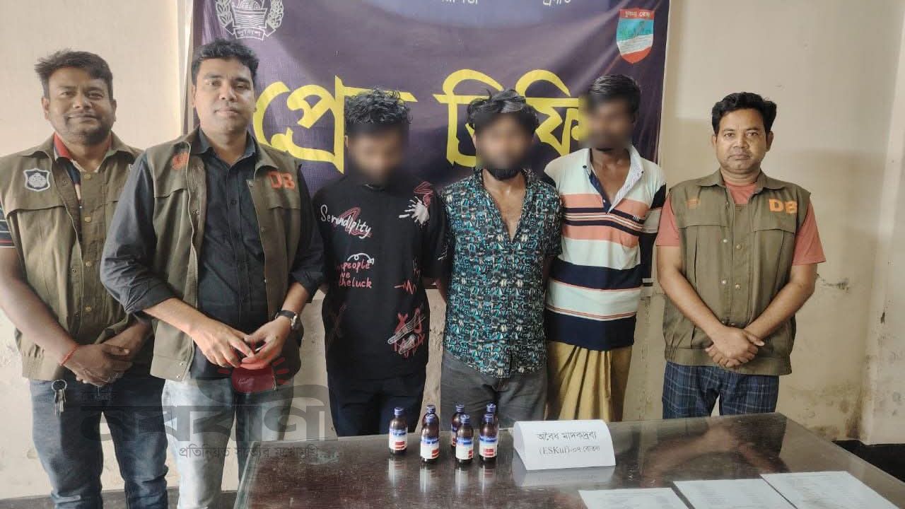 যশোরে ৩০ মামলার আসামিসহ তিনজন গ্রেফতার