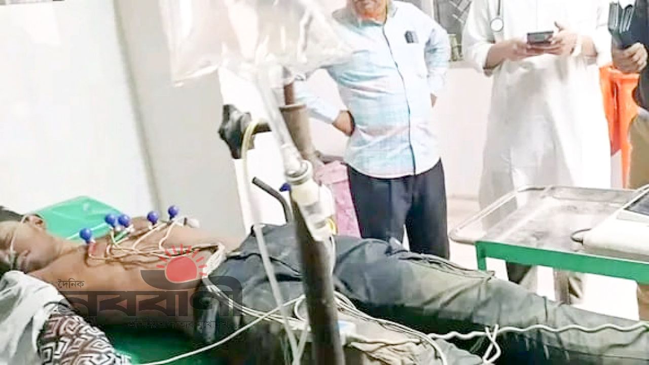 ঈদের পোশাক কিনতে এসে দেয়াল ধসে ফাহাদ নামের এক কলেজ ছাত্রের মৃত্যু 