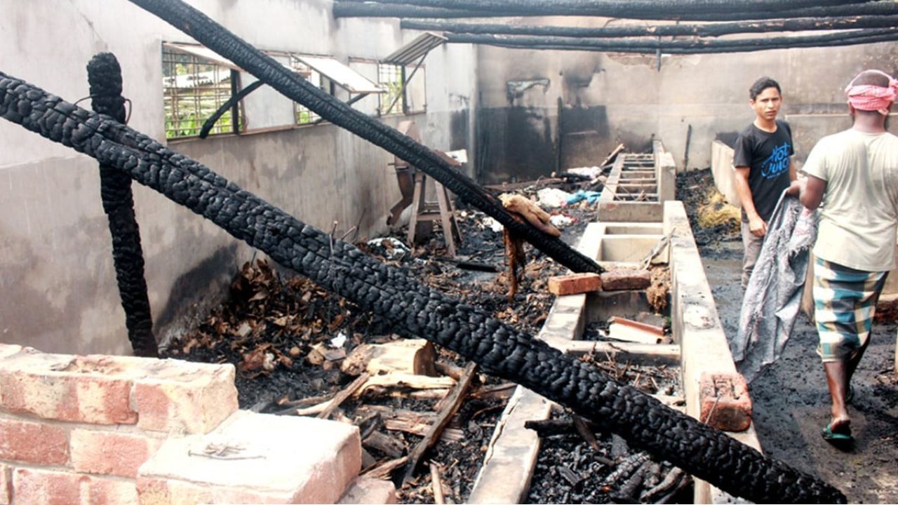 কয়েলের আগুনে গোয়ালঘর পুড়ে চার ছাগল মৃত
