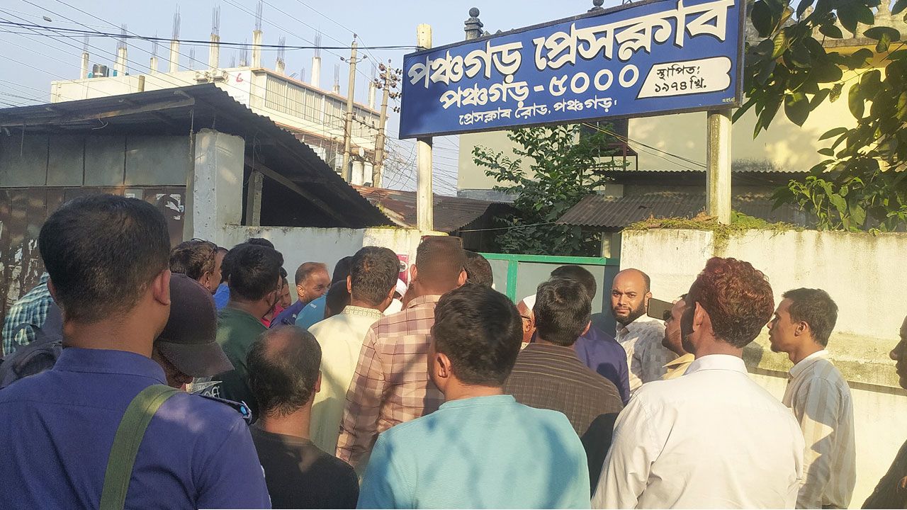 পঞ্চগড় প্রেসক্লাবের উদ্যোগে দোয়া ও ইফতার মাহফিল অনুষ্ঠিত