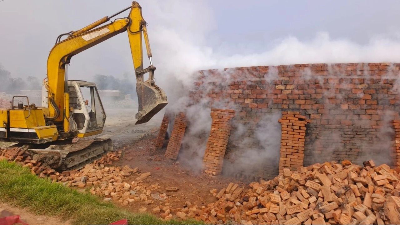 বাগেরহাটে ৭টি অবৈধ ইটভাটার ৪ লক্ষ ইট ধ্বংস