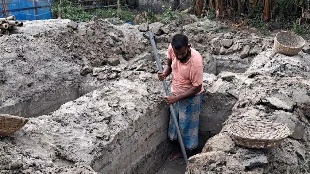 নয়টি কবর খুড়লাম, হাত কাঁপছিল