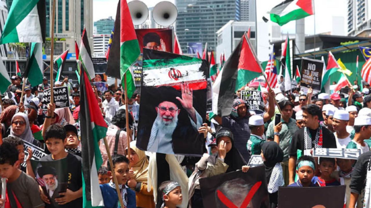 আল-কুদস দিবসে নিউ ইয়র্কের টাইমস স্কয়ারে ফিলিস্তিনের পক্ষে বিক্ষোভ