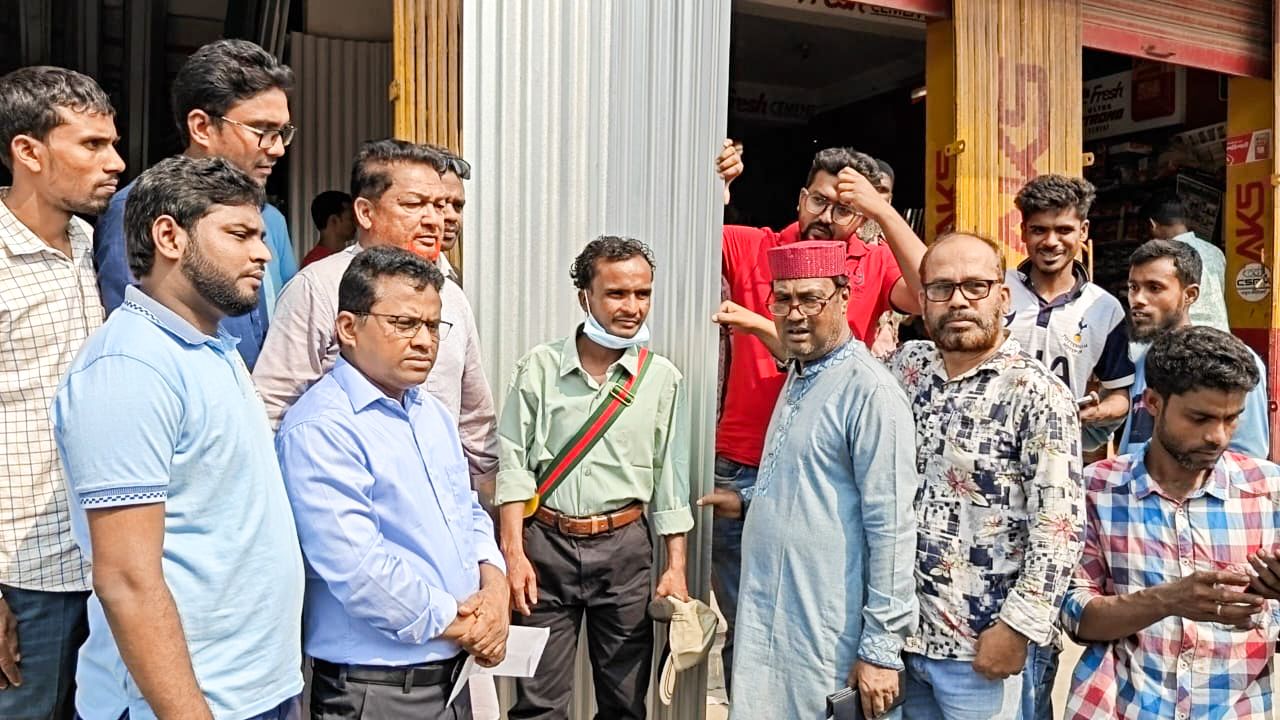 কুড়িগ্রাম নাগেশ্বরীর অসহায় তাজুলের পাশে ‘পথশিশু ফাউন্ডেশন’ ও উপজেলা প্রশাসন