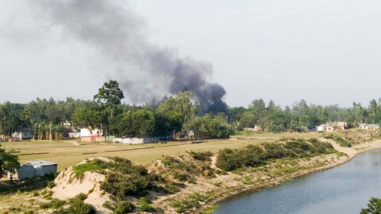 বগুড়ায় রবিন হত্যা ঘিরে প্রতিশোধমূলক আসামিপক্ষের বাড়িতে হামলা, ভাঙচুর-অগ্নিসংযোগে উত্তেজনা