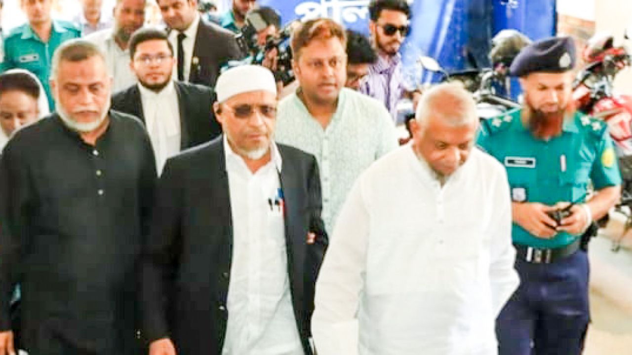 সিলেটে হত্যা চেষ্টা মামলায় হাজিরা দিতে আদালতে আরিফুল হক চৌধুরী, জিকে গউস ও বাবর