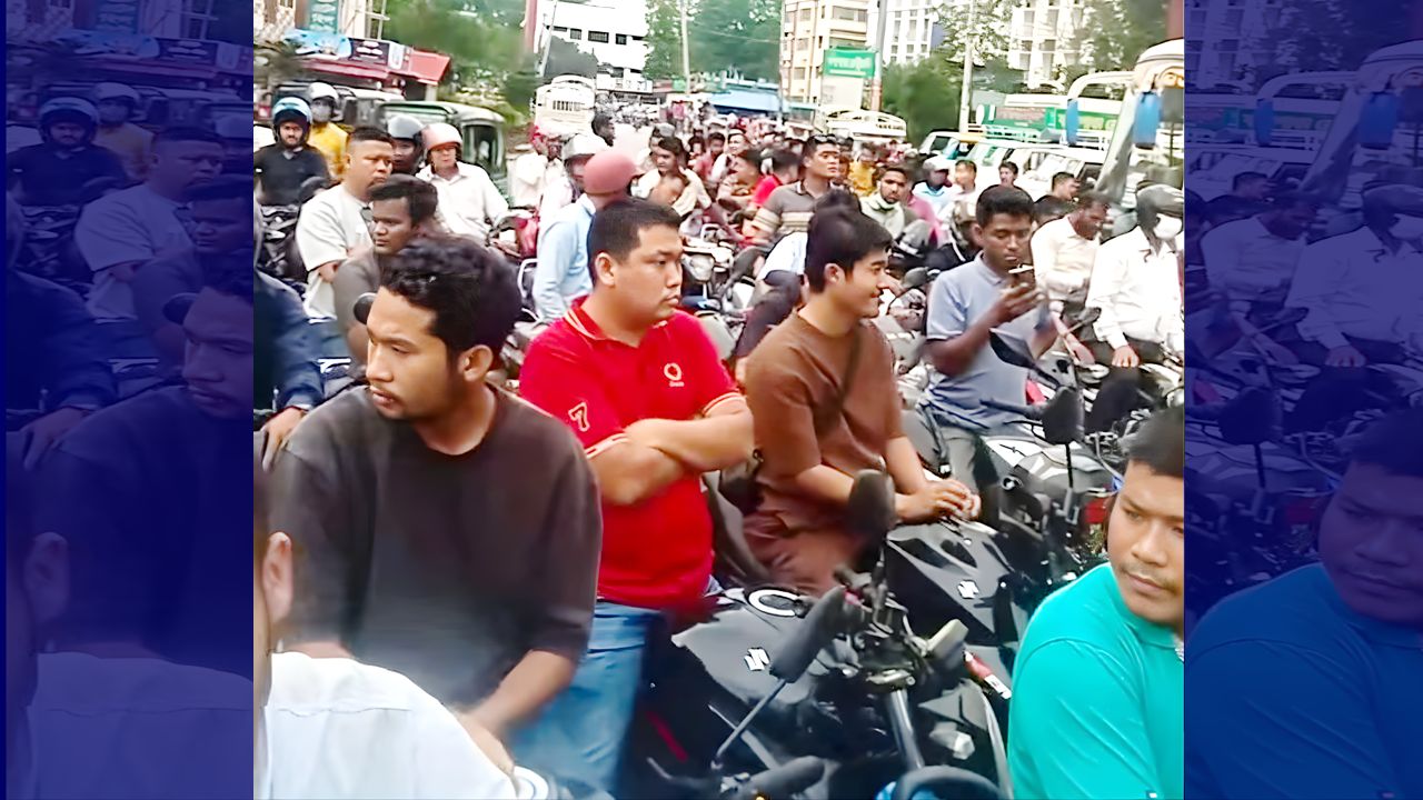 বান্দরবানে তীব্র জ্বালানি সংকট: তেলের খোঁজে পাম্পে পাম্পে ভিড়, বিপাকে সাধারণ মানুষ