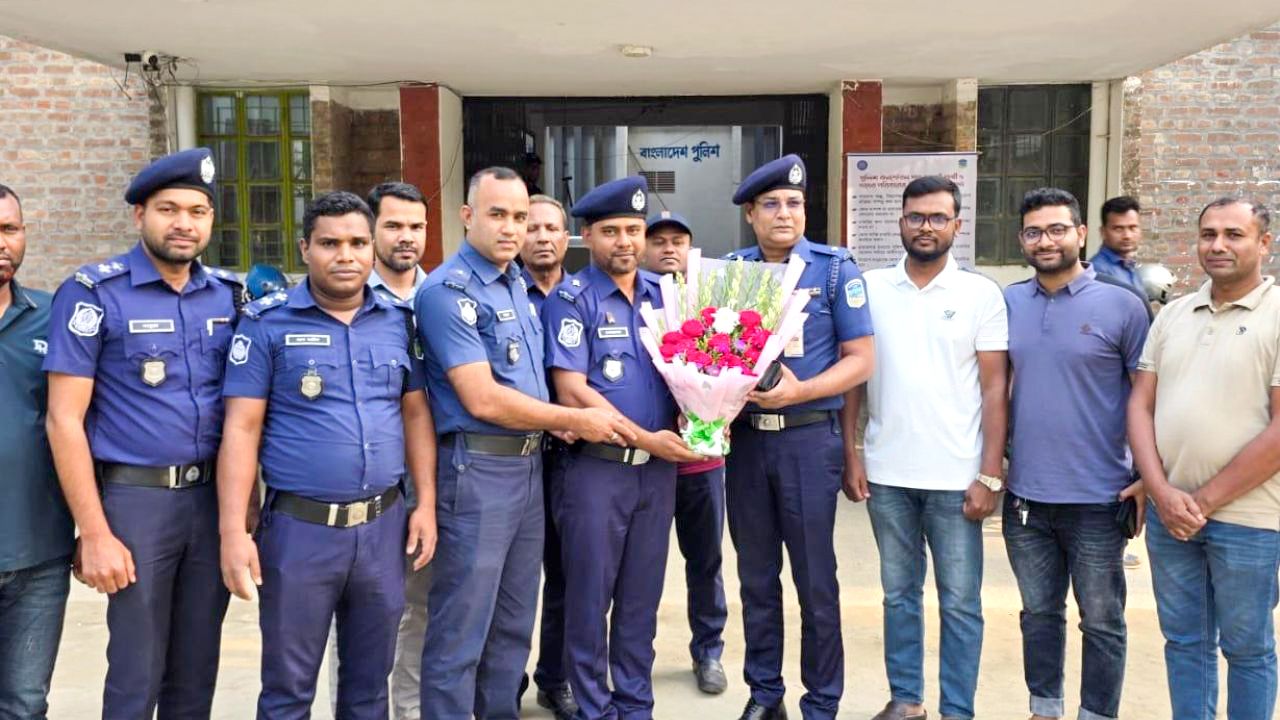 ত্রিশাল থানায় পুনরায় যোগদান করলেন ওসি মনসুর আহমেদ ; এলাকাবাসীর স্বাগত