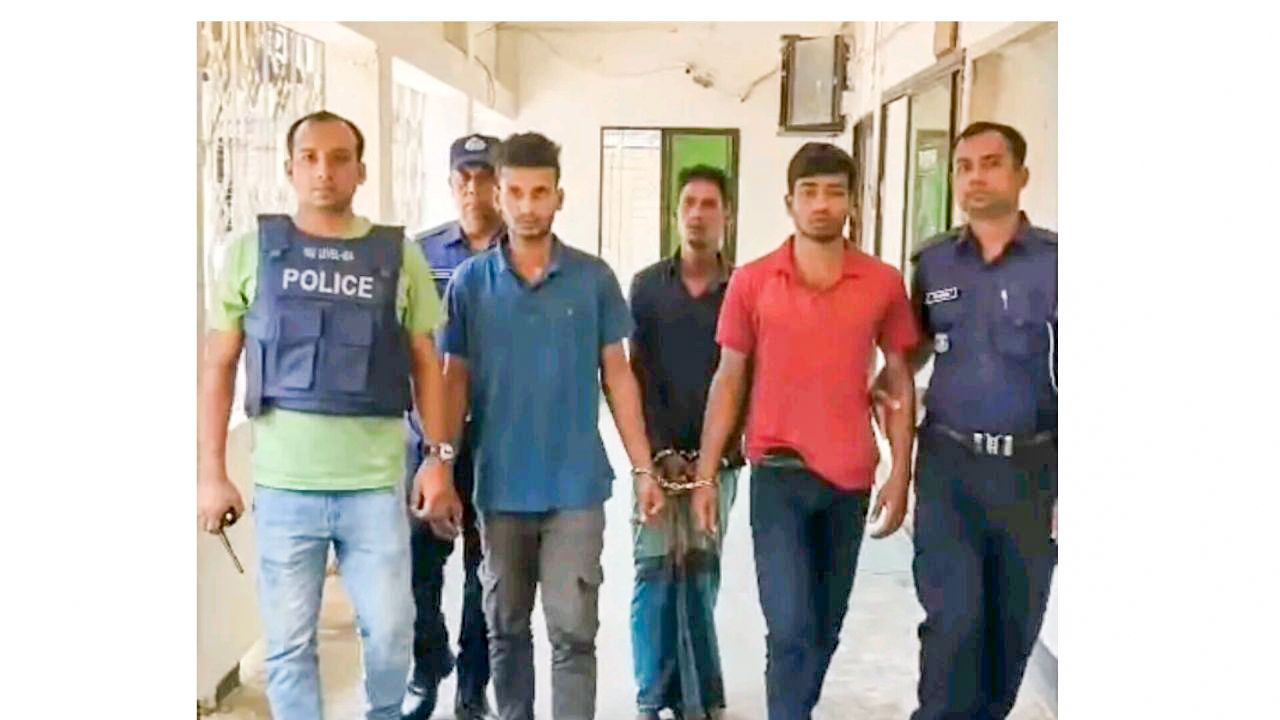লক্ষ্মীপুরে অটোরিকশা চালককে ডেকে নিয়ে হত্যা ৩ আসামী গ্রেফতার
