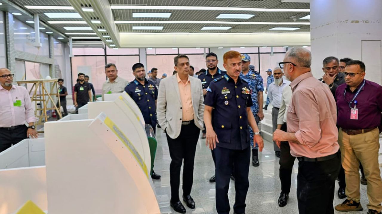 হজ যাত্রীদের নির্বিঘ্ন যাত্রা নিশ্চিতে ক্যাম্প পরিদর্শন বেবিচক চেয়ারম্যানের