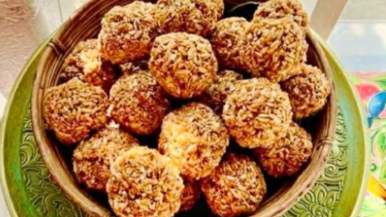 বৈশাখের আমেজে ঘরেই তৈরি করুন মোয়া